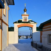 Чебоксары. Северные ворота Свято-Троицкого мужского монастыря. :: Пётр Чернега Чебоксары. Северные ворота Свято-Троицкого мужского монастыря. :: Пётр Чернега