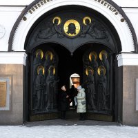 У храма... :: Влад Никишин