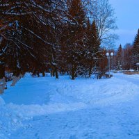 Чебоксары. Декабрьским днём у входа в сквер им. В. Чапаева. :: Пётр Чернега