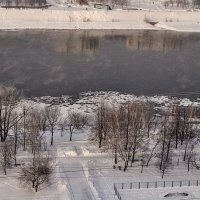 Лёгкий припай у берега,,, :: Анатолий Колосов