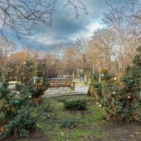 Послепраздничный интерьер парка :: Юрий Яловенко Послепраздничный интерьер парка :: Юрий Яловенко