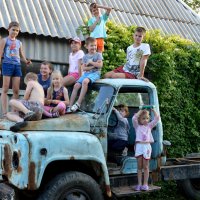 Ржавая железяка, а сколько радости... :: Надежда Куркина 