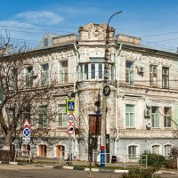 жилой дом врача П. Г. Кудрявцева (1888 г.) на улице Халтурина, 76/157, Армавир. :: Игорь Сикорский