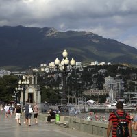 Набережная Ялты :: Леонид Набережная Ялты :: Леонид