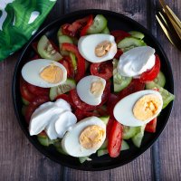 Салат с овощами и яйцом :: Александр Синдерёв