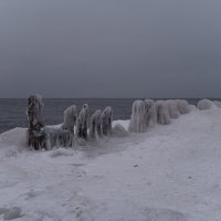 Волнолом во льду. :: Константин Белоногов