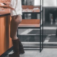 Девушка в кафе :: Илья Шенгелия