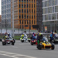 Участники мотопарада в Москве в 2022 г. на Ленинградском проспекте :: Магомед .