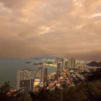 Оглядывая город с высоты :: liudmila drake