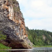 Скала нависла. :: ВикТор Быстров