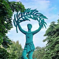 Скульптура "Дети разных народов" :: Валерий Судачок