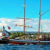 "Господа-товарищи  туристы, проходим старый маяк по правому борту" :: В.И 