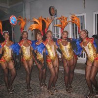 Чудесные и нарядные девушки - участницы карнавала в городе Минделу, на Кабо-Верде, 17 февраля 2026. :: unix (Илья Утропов)