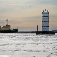 Фарватер Кронштадта :: skijumper Иванов