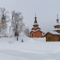 Купальни и часовня около Троицкого храма :: Александр Синдерёв