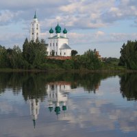 Церковь Троицы Живоначальной :: Любовь Сахарова