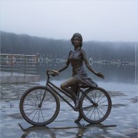 Скульптура "Девушка на велосипеде" :: Анастасия Северюхина