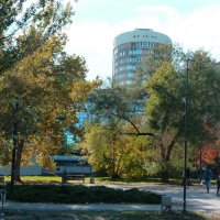 Осеннний парк Гагарина :: Валентин Семчишин Осеннний парк Гагарина :: Валентин Семчишин