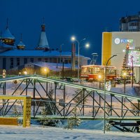 Ухта зимняя. Новый район с новым оформлением, особенно вписался питерский трамвайчик) :: Николай Зиновьев