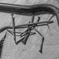 Жизнь вещей. Ржавые гвозди-чб :: Александр Трухин