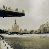 В непогоду мало желающих парить над Москвой рекой. :: Татьяна Помогалова