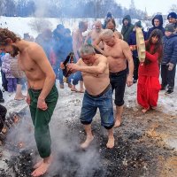 Масленица..Хождение по раскалённым углям... :: Александр Лад