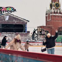 Сегодня завершит сезон Гум-каток на Красной площади. :: Татьяна Помогалова