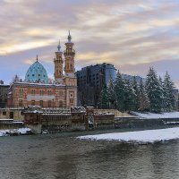 Мартовсаий вечер и суннитская мечеть во Владикавказе :: Олег Стасенко Мартовсаий вечер и суннитская мечеть во Владикавказе :: Олег Стасенко
