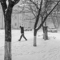 Снегопад на центральной улице :: Константин Бобинский