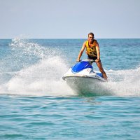 На пляже в Гаграх :: Владимир Зыбин