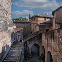 Церковный дворик :: Valentin Bondarenko