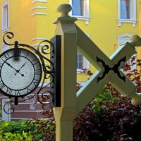 Часики у хостела Арт :: Сергей Карачин