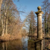 У старых ворот... :: Николай Гирш