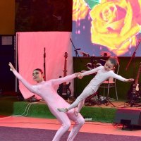 Акробатика, мама и дочка :: Александр Рыжов