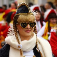 Ты узнаешь ее из тысячи, eе образ на сердце высечен, :: Юрий. Шмаков