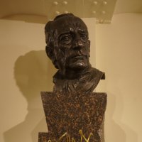 Г.А. Товстоногов / скульптор Иван Корнеев / архитектор Вячеслав Бухаев / 2015 :: zavitok *