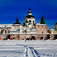 По льду Сиверского озера :: Александр Силинский