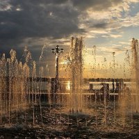 фонтан с видом на закат... :: Александр Герасенков
