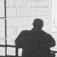 Когда ты стоишь спиною к солнцу, то видишь только свою тень :: Валерий Иванович