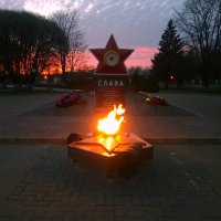 Вечер у вечного огня :: Сергей Кочнев