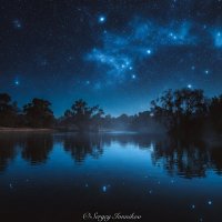 Спокойная индийская река ночью с отражением звездного неба :: Сергей Ионников