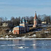 г. Тутаев. Казанская церковь. Ледоход :: Михаил Свиденцов