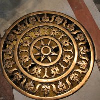 Бронзовая вентиляционная решетка :: Любовь Сахарова