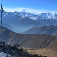 Флаг Ингушетии на фоне гор :: Мариша Тим Флаг Ингушетии на фоне гор :: Мариша Тим