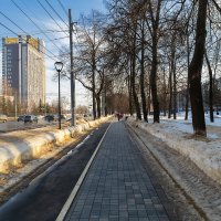 Весенняя улица :: Александр Синдерёв