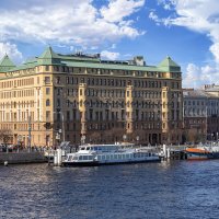 На набережной Макарова :: Евгений 