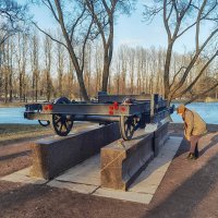 Наша блокадница читает табличку памяти в который раз, но ,как в первый раз , со слезами на глазах! :: Лилия * Наша блокадница читает табличку памяти в который раз, но ,как в первый раз , со слезами на глазах! :: Лилия *