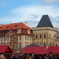 Дворец Кинских (слева) :: Tata Wolf