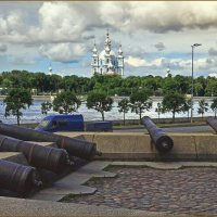 My magic Petersburg_03679_Памятник «Взятию крепости Ниеншанц» с видом на Смольный собор :: Станислав Лебединский My magic Petersburg_03679_Памятник «Взятию крепости Ниеншанц» с видом на Смольный собор :: Станислав Лебединский