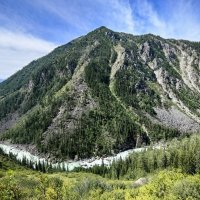 Река у подножья горы :: Галина Козлова 